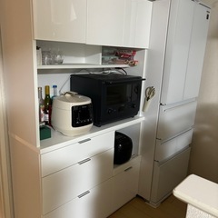 冷蔵庫、食器棚