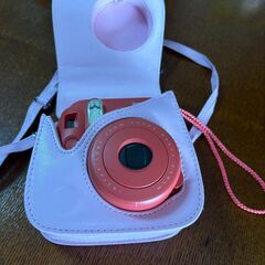 インスタントカメラ　Instax mini 8 ケース付きの画像