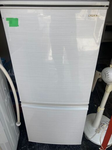 ☆中古￥14,800！SHARP　137㍑2ドア冷蔵庫　家電　2019年製　SJ-D14E-W型　幅48㎝ｘ奥行59㎝ｘ高さ113㎝　【BG173】