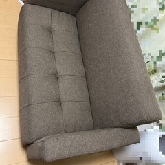 茶色のソファの画像