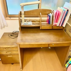勉強机　学習机　サイドディスク、電気スタンド付き