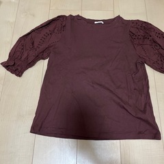 茶系トップス