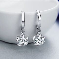 ≒▼m→→→j－31-4番 ブリリアントカットダイヤモンドＣＺフラワーアーチピアスの画像