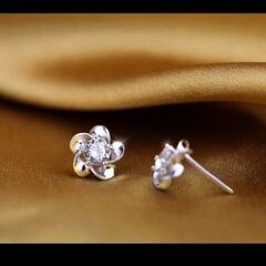 ≒m→→→j－31-4番 シルバー925刻印/ブリリアントフラワーピアスＷＨ　C＊Bの画像