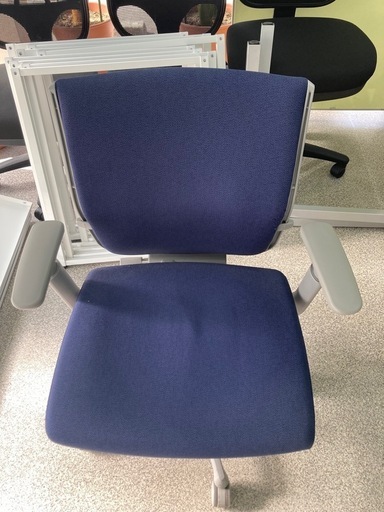 事務所用　肘掛け付き回転式チェア2脚