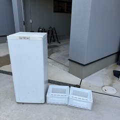 三菱　冷凍庫121l