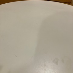 まるテーブルの画像