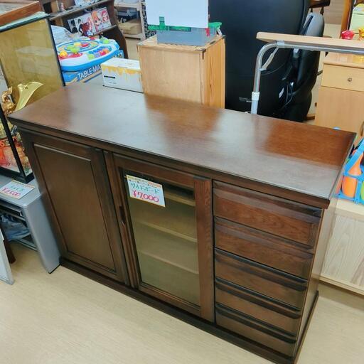 サイドボード☆木製、大容量収納、家具、【こちらは店舗です。浜村鹿野温泉ICから3分 買取本舗 宮本リサイクル 営業時間9～19時 定休日水曜のみ←連絡できませんm(_ _)m