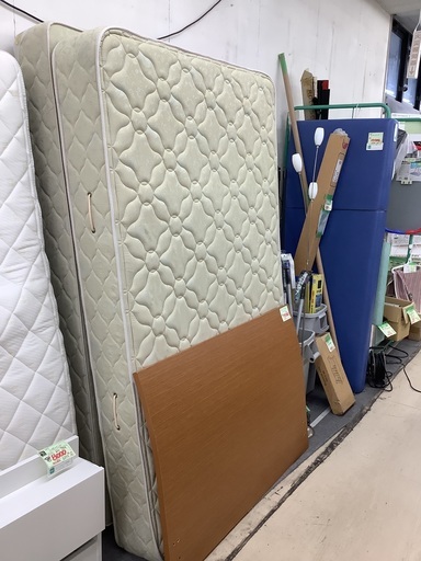 シモンズ ゴールデンバリュー セミダブルベッド ダブルクッション 管C240726AK (ベストバイ 静岡県袋井市)