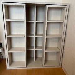 スライド式本棚、マンガ本等にぴったり