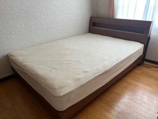 ダブルベッド