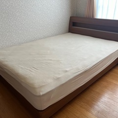 ダブルベッド