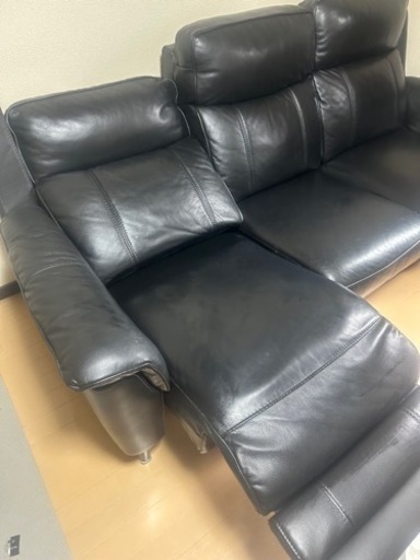 引き取り限定　本革黒　電動リクライニングソファ