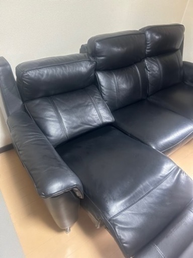 引き取り限定　本革黒　電動リクライニングソファ