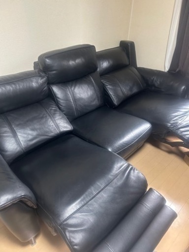 引き取り限定　本革黒　電動リクライニングソファ