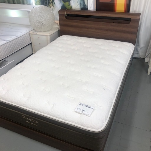 ダブルベッドセット　フレーム:ニトリ　マットレス:レガリア