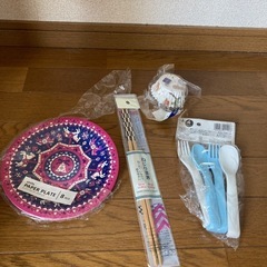 紙皿、菜箸、マフィンカップ、プラ　スプーンとナイフ