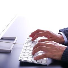 システムエンジニア（Web・オープン系）リモートOK／年間休日1...