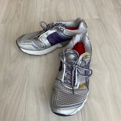 PUMA スニーカー　23.5