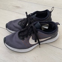 NIKE スニーカー　23.5cmの画像