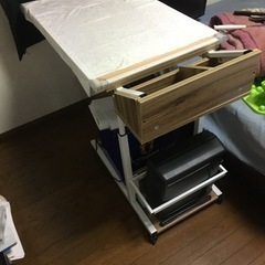 サイドテーブル