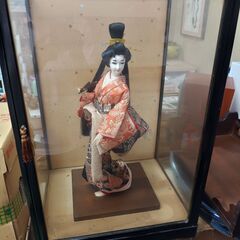 古いものがお好きな方へ 日本人形、兜飾り、破魔弓