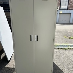 G2328ロッカー 棚 鍵付　書庫
