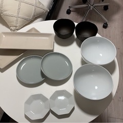 キッチン用品・カトラリー・食器(大体2セットずつ)の画像