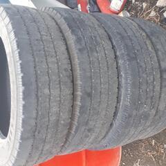 ブリジストン4本225/60R17.5まだ使えます
