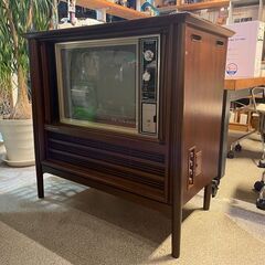 家具付きブラウン管テレビ（ナショナルカラーテレビ）