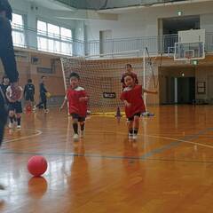 8月11日（日）11時から親子でフットサル体験しませんか？🧒🏻👧...
