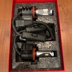 お取引中　PHILIPS フィリップス　車用LEDバルブ　H8/...