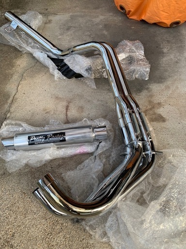 プリティレーシングのサイレンサーとエキパイ