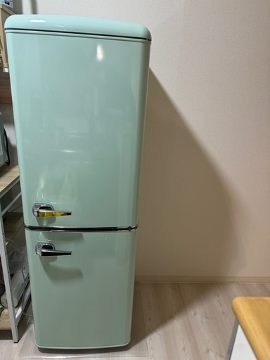 冷蔵庫　レトロ　アイリスオーヤマ　冷蔵庫マット付