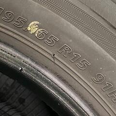 🌞195/65R15⭐工賃込み！プリウス、ノア、ヴォクシー、エスクァイア、アイシス、アリオン、ウィッシュ、オーパ、オーリス、カローラスポーツ、カローラツーリング、カローラフィールダー、ストリーム、インテグラ、エディックス、ステップワゴン、セレナ、アクセラ、インプレッサ等に！バリ山！美品！BRIDGESTONE製サマータイヤ入荷しました🌞の画像