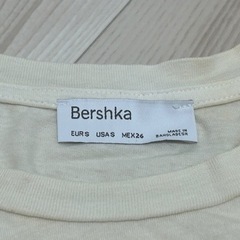 Bershka Tシャツ　レディースの画像