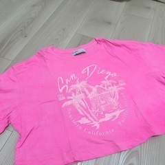 BershkaレディースTシャツ