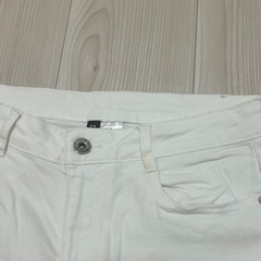 H&Mレディース/ホワイトデニム/ダメージ/スキニーの画像