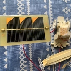 太陽電池　光電池　モーター　走る車の部品？　お子様、小学生の夏休...