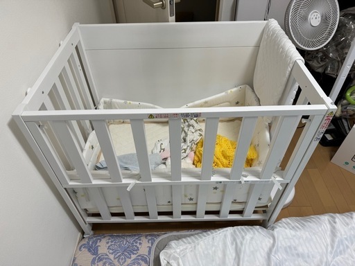 【美品】ベビーベッド　ミニ　(白) 石崎家具 5WAY 2023年購入　★敷布団付き★