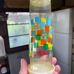 レトロ　ヤクルトの入れ物