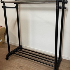 伸縮可能・洋服収納ハンガーの画像