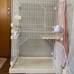 美品！ キャットゲージ(給水器付き)、トイレ、ネコ砂の画像