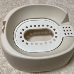 美品！ キャットゲージ(給水器付き)、トイレ、ネコ砂の画像