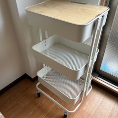 キャスター付き棚