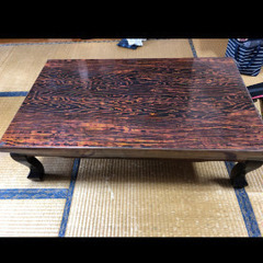 木のテーブルの画像