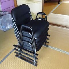 ✨値下げ◆法事の時に使う肘付き特価椅子（4個組）➡ベッピンさん中のベッピンさんの画像