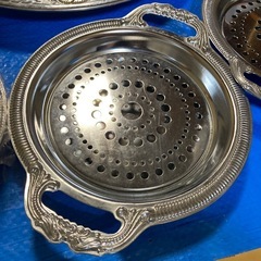 銀色のプレートの画像