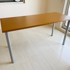 ニトリ　テーブル　140 x  59 