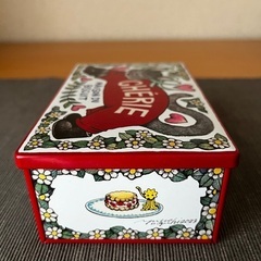 CHERIE シェリー CHÉRIE×ヒグチユウコ コラボ缶 メゾン・ド・ビスキュイ 限定クッキー缶の画像
